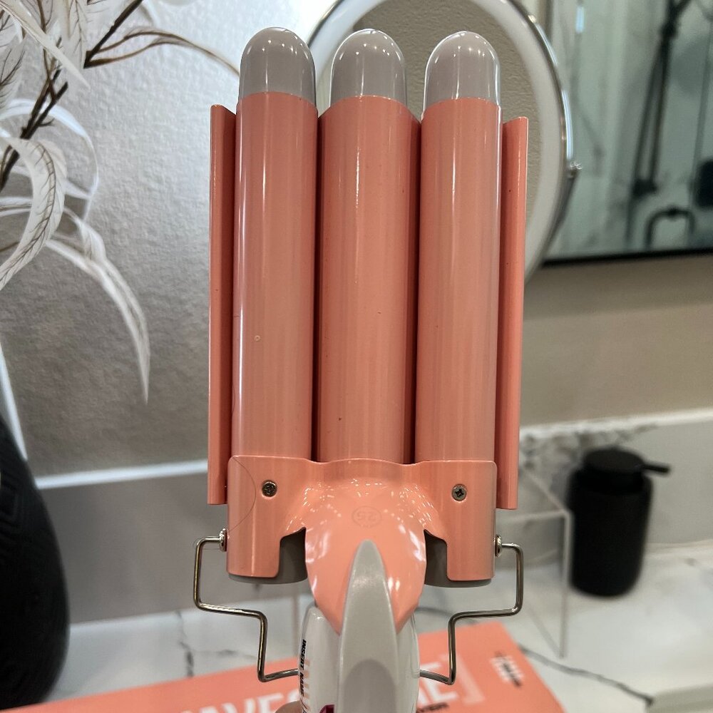 Insert Waves Here Triple Barrel Hair Waver